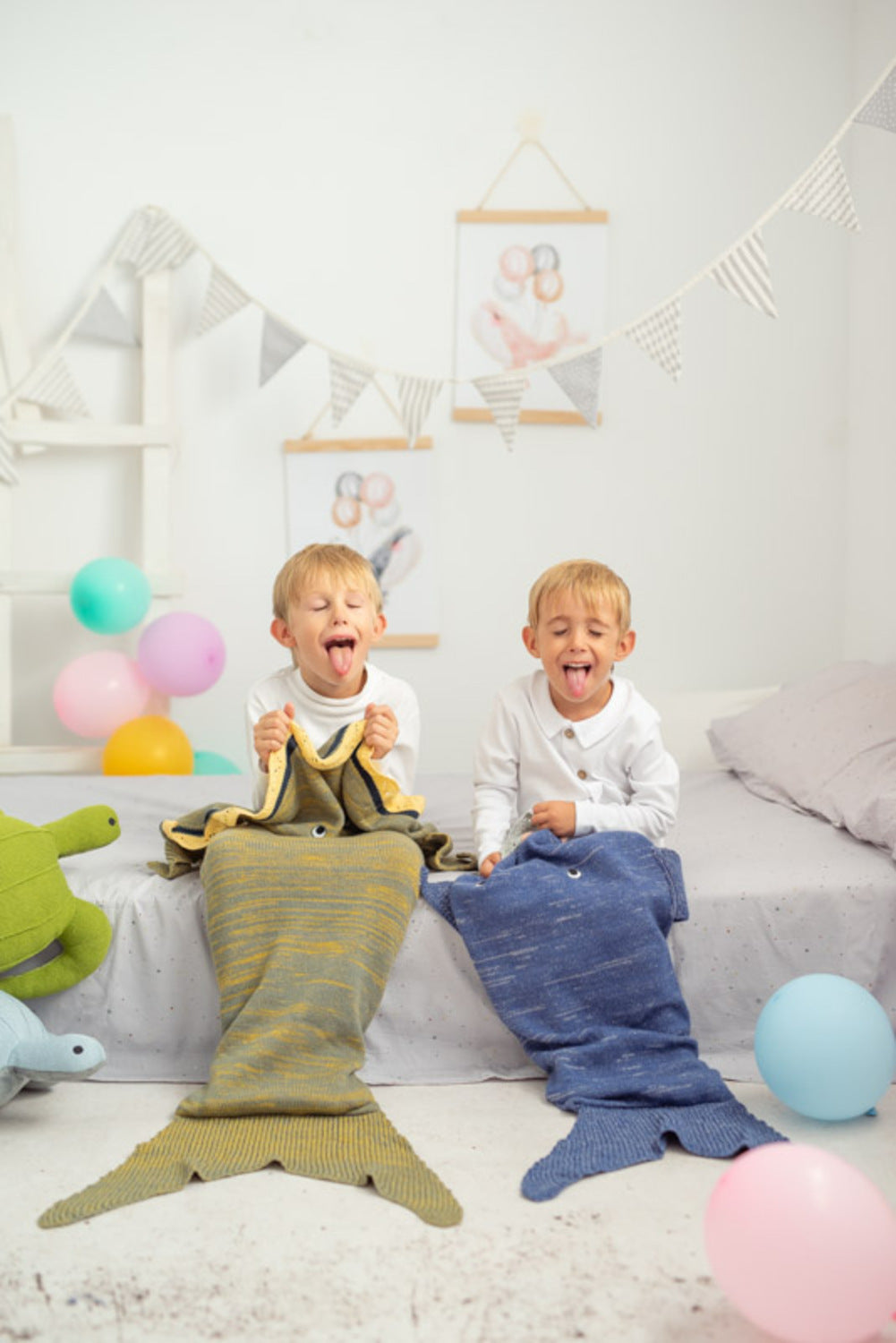 Manta infantil cola de Tiburon gris Talla S