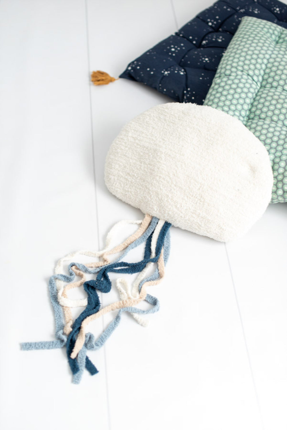 Set 3 peluches infantiles de pared formado por medusa azul: medusa blanca y mantarraya azul claro