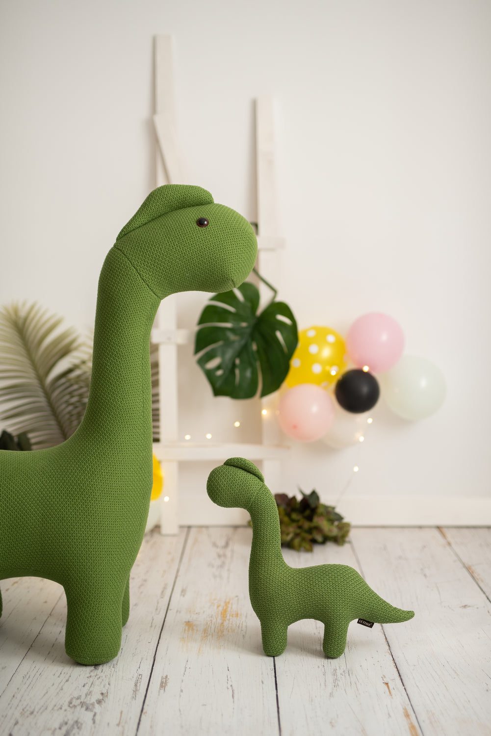 Lámina infantil fotografia familia dinosaurios verde