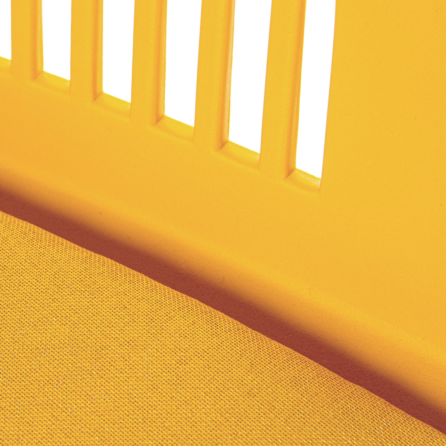 SILLA PP AMARILLA C/COJIN PU