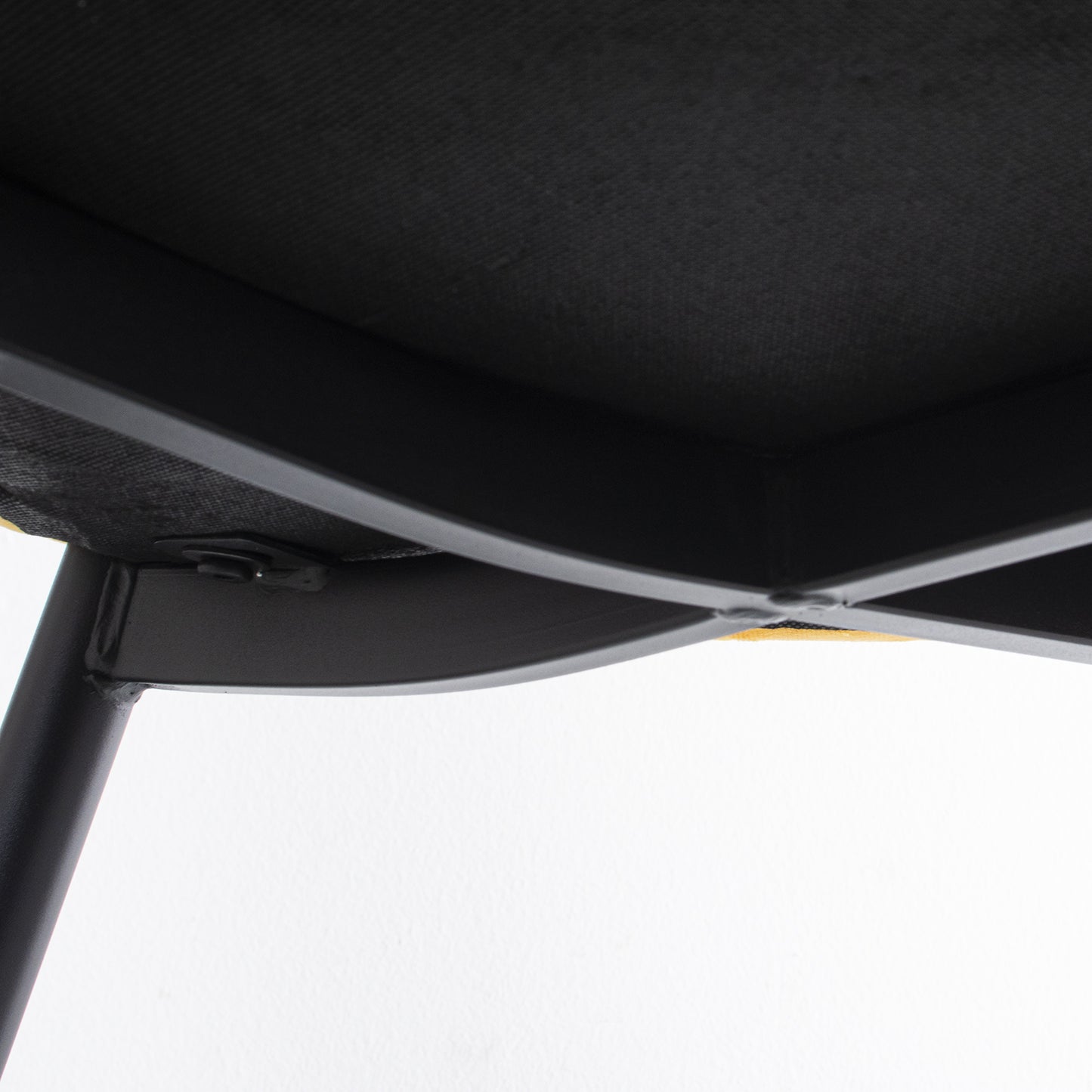 SILLA TELA MOSTAZA C/PATAS MET AL NEGRO: POLIESTER