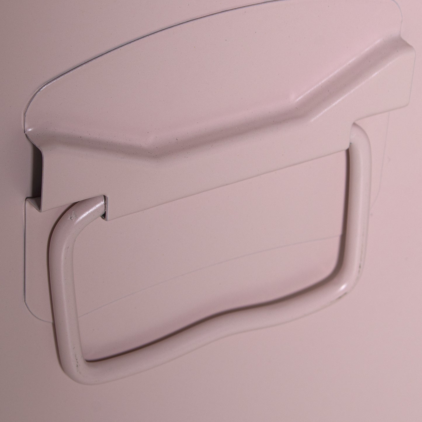 MUEBLE TV METAL C/3 PUERTAS RO SA+91169: REQUIERE MONTAJE