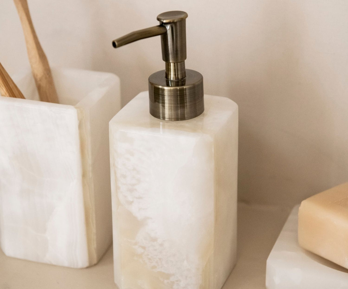 DISPENSADOR MÁRMOL 7X7X18 CM