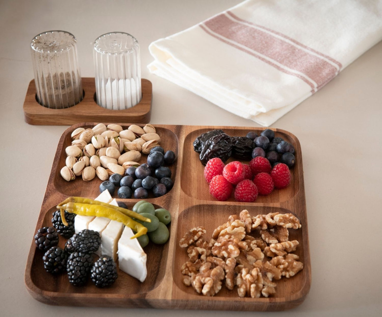 BANDEJA APERITIVO ACACIA 25X25X2 CM