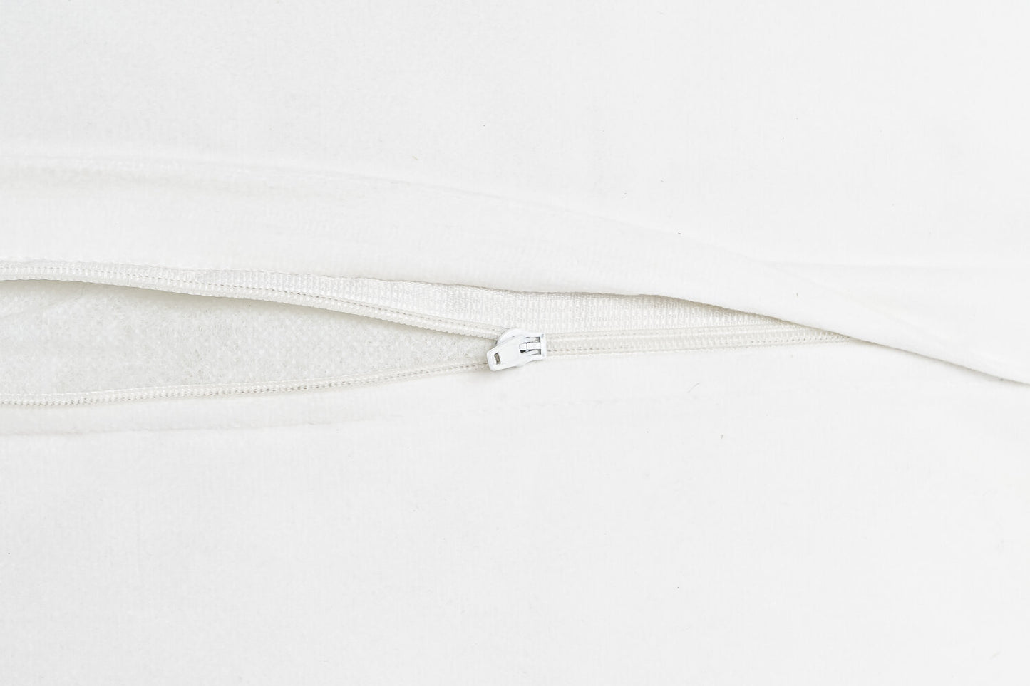 COJIN POLIESTER 45X10X45 600 GR: CON FLECOS