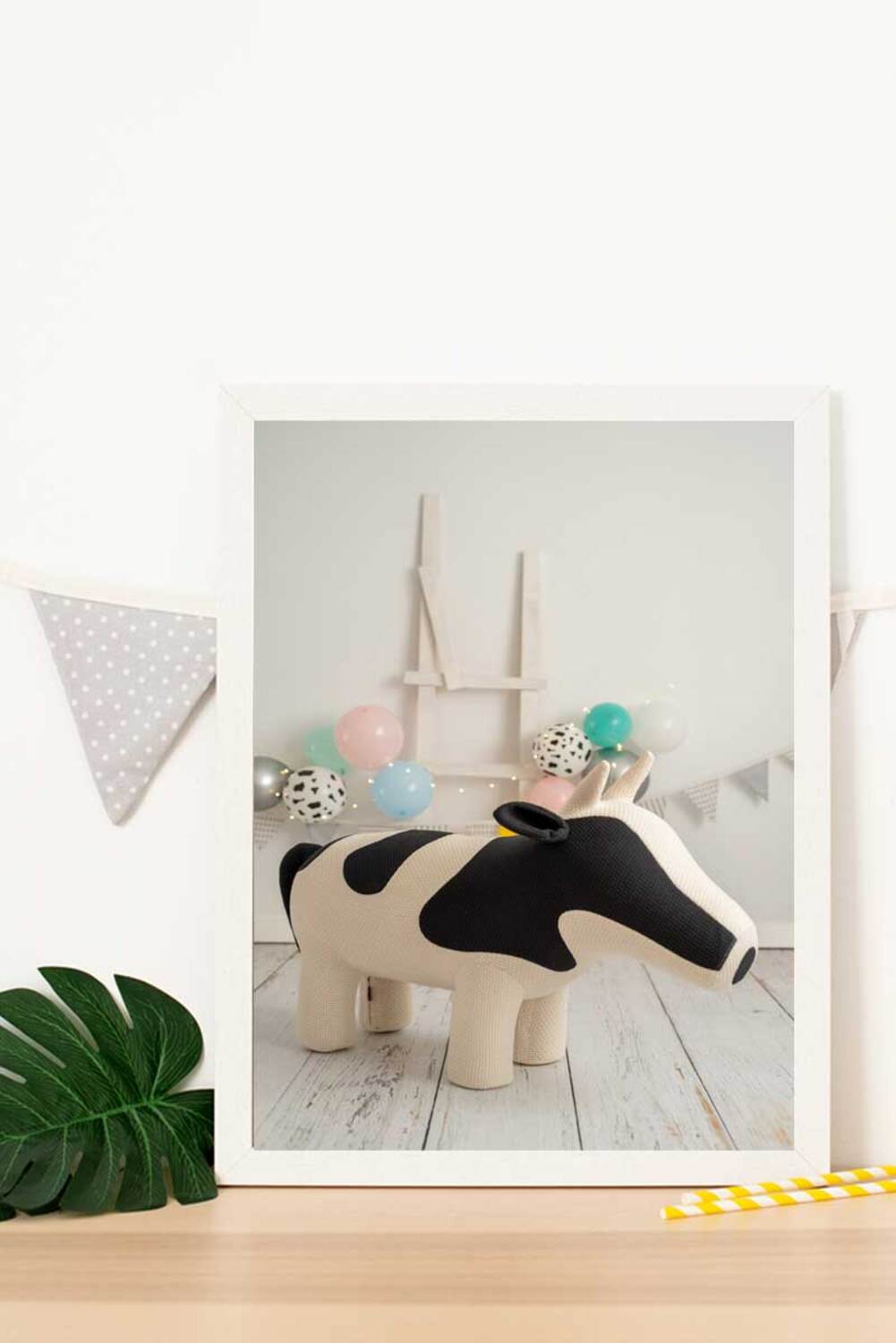 Cuadro infantil vaca blanca y negra