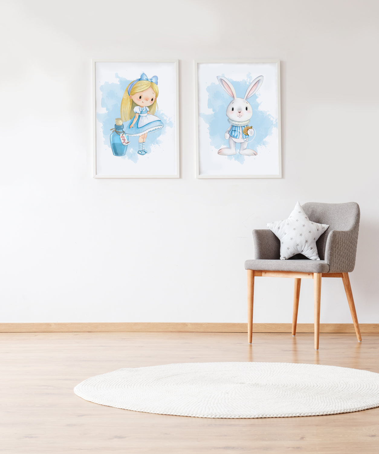 Set 2 cuadros infantiles formado por cuadro Alicia con pocima azul y cuadro conejo con reloj