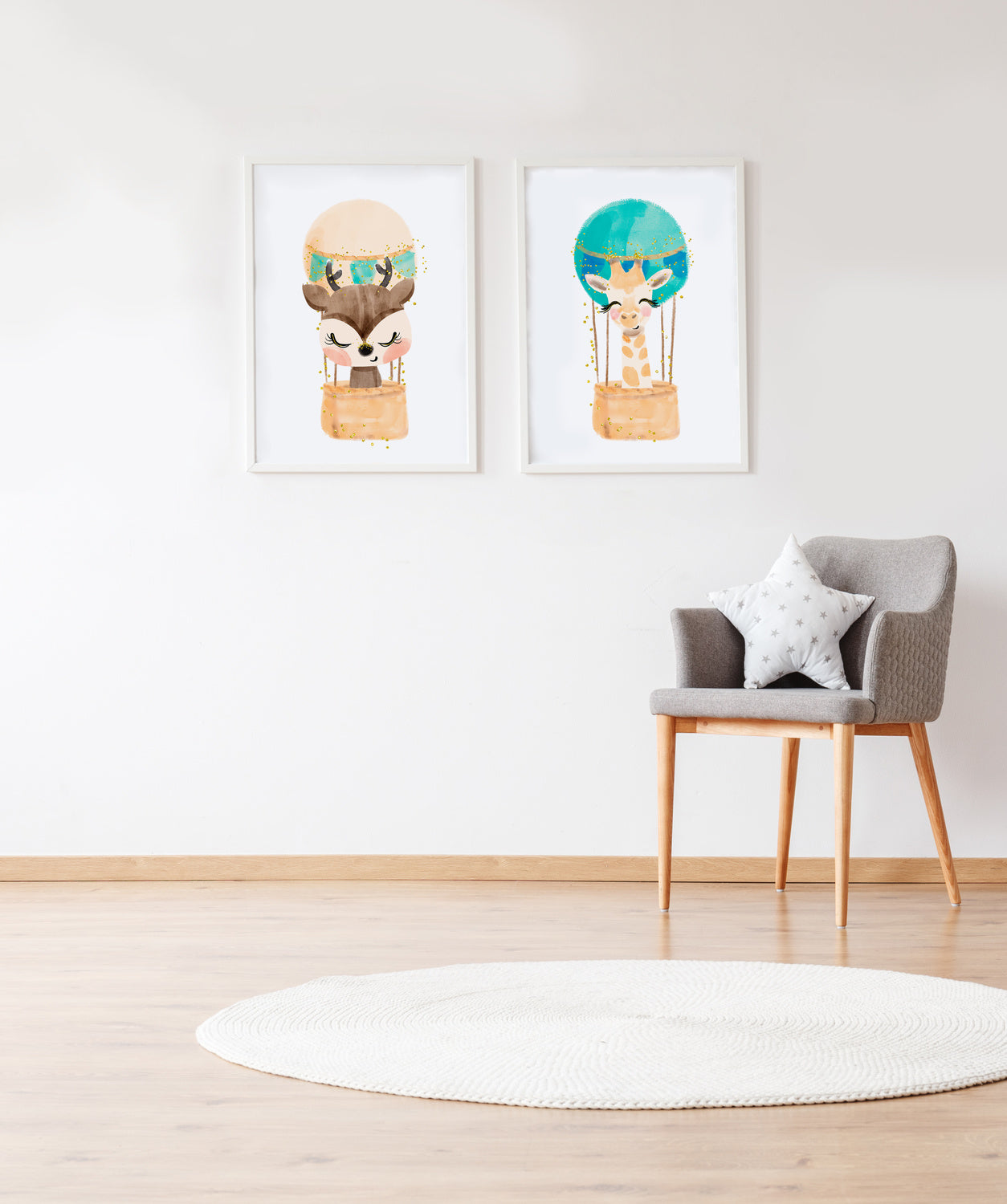 Set 2 cuadros infantiles formado por cuado ciervo en globo y cuadro jirafa en globo