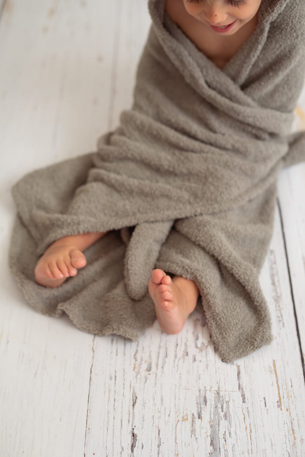 Toalla baño infantil dinsaurio gris