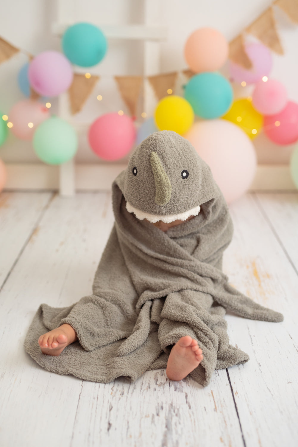 Toalla baño infantil dinsaurio gris