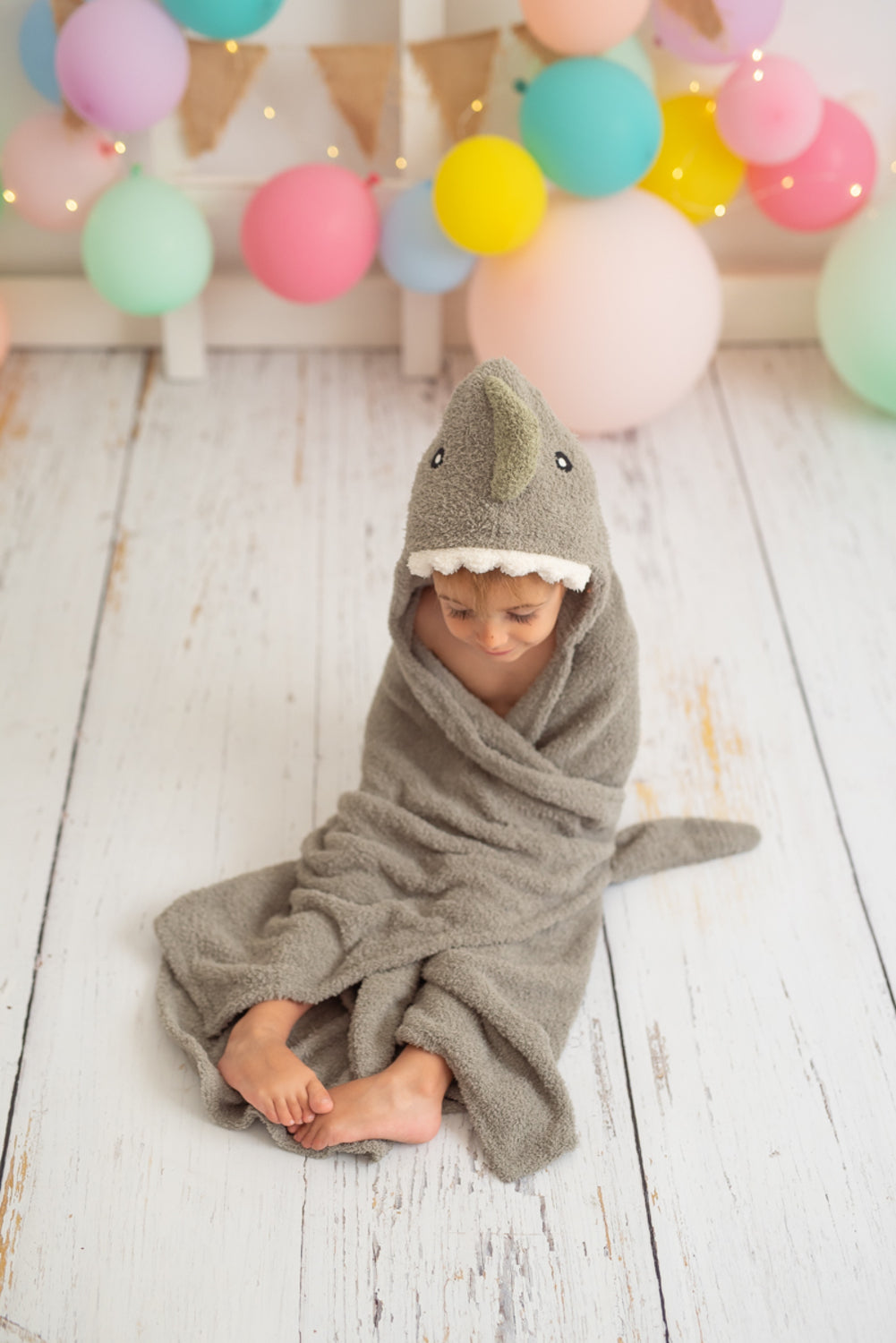 Toalla baño infantil dinsaurio gris