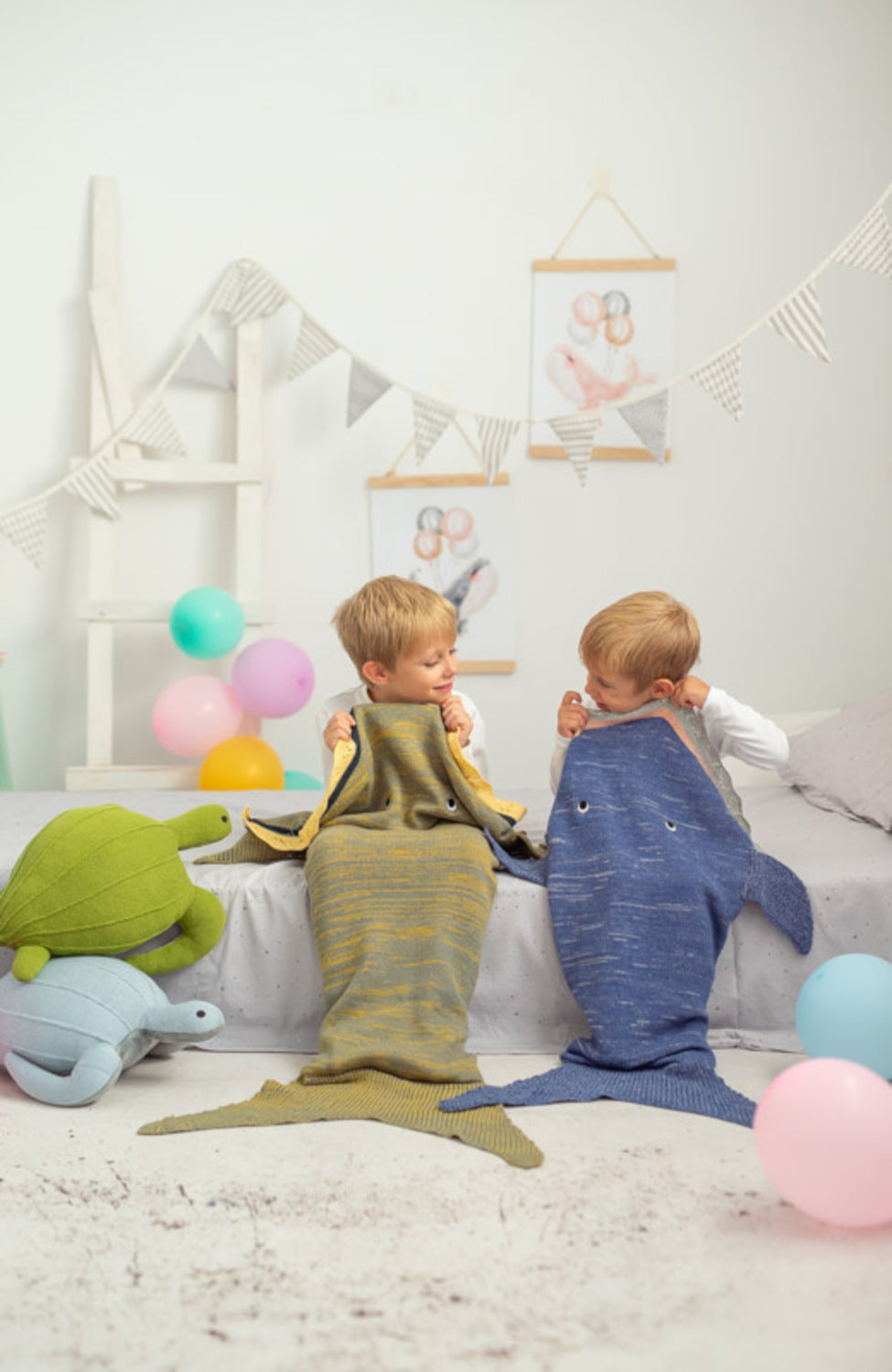 Manta infantil cola de Tiburon gris Talla S