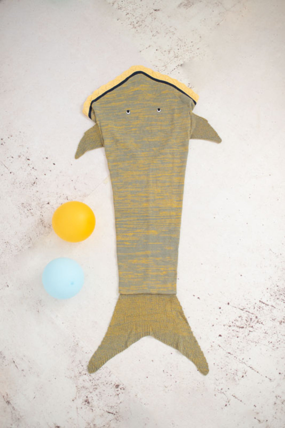 Manta infantil cola de Tiburon gris Talla M