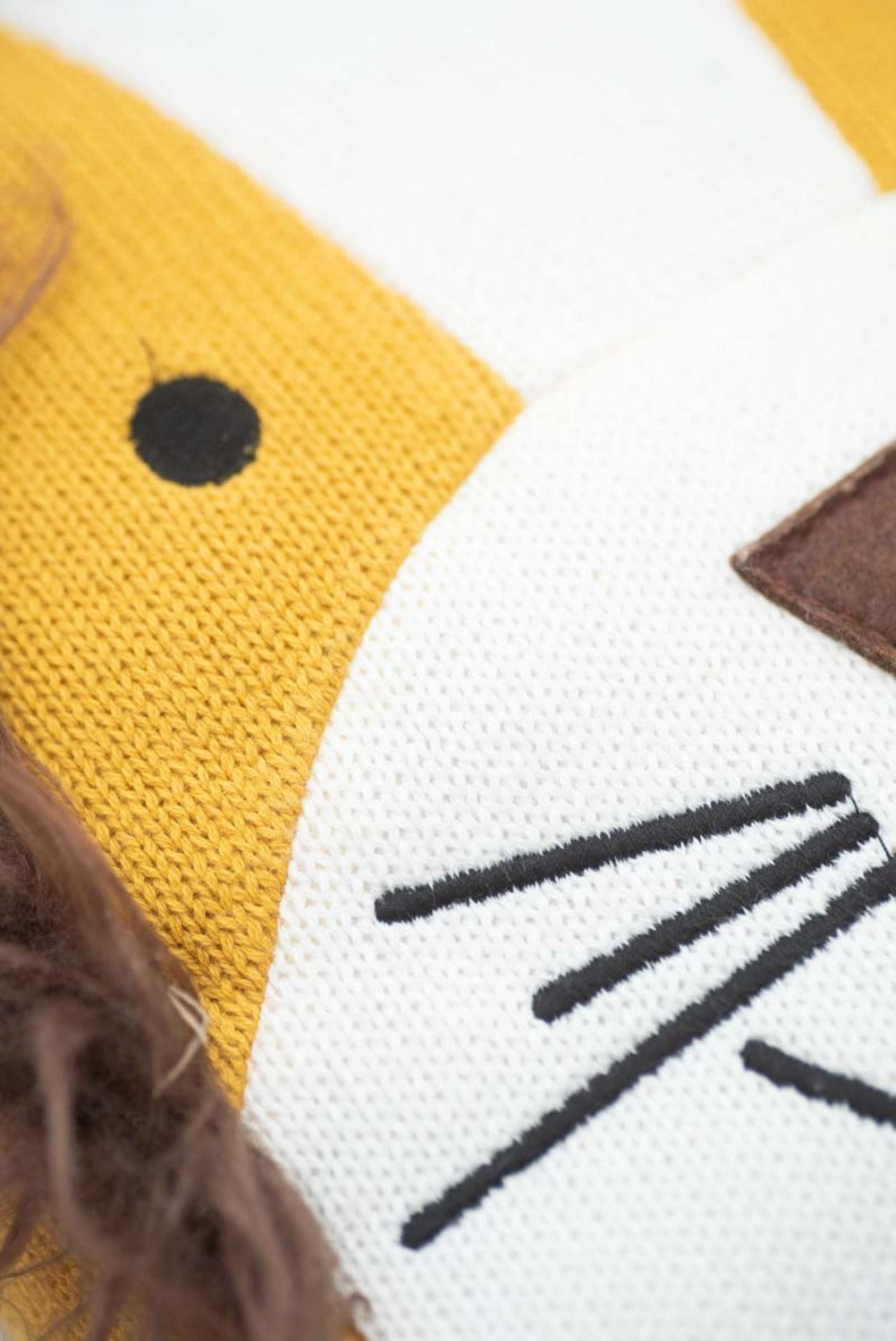 Cojin infantil leon marro y naranja