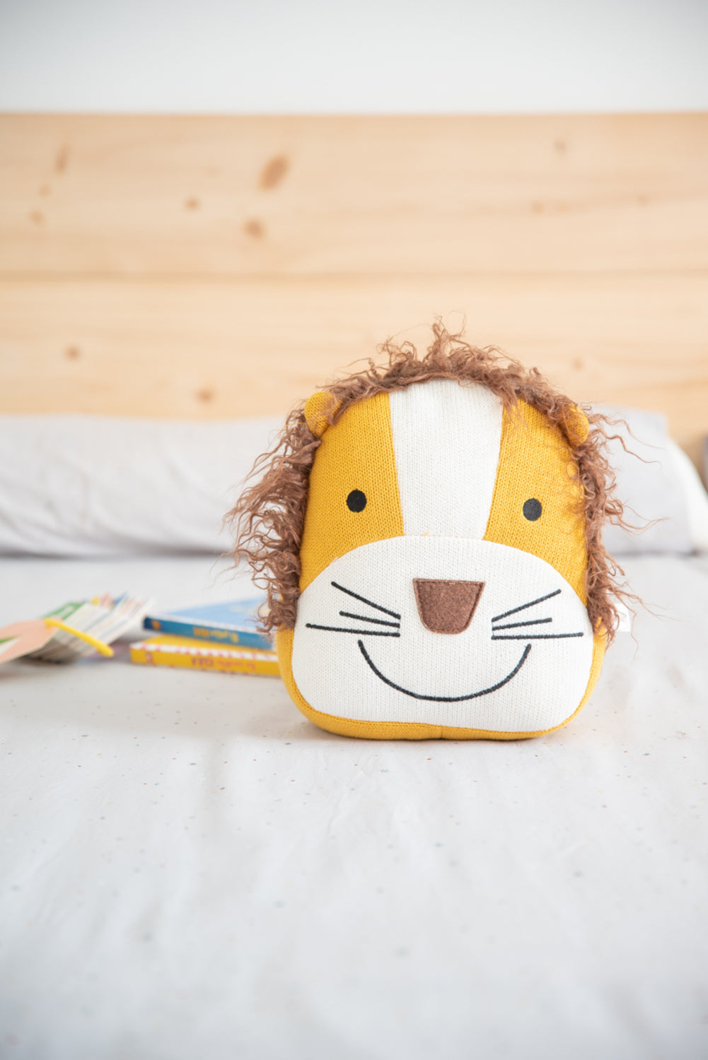 Cojin infantil leon marro y naranja