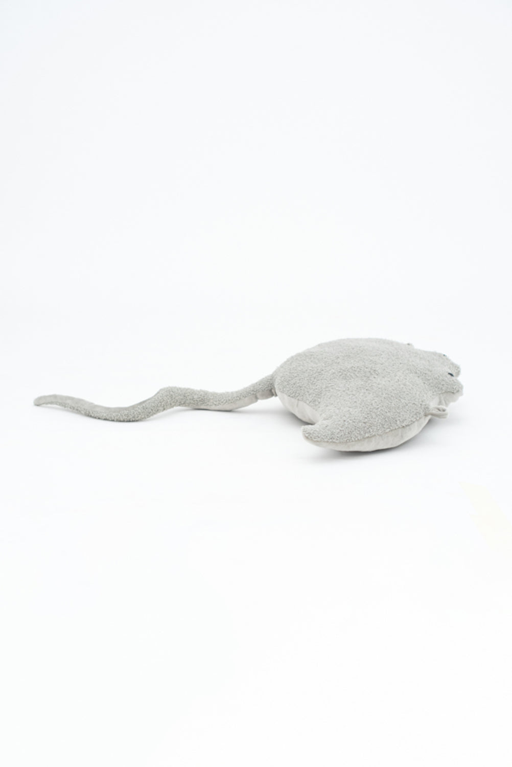 Peluche infantil de pared mantarraya gris