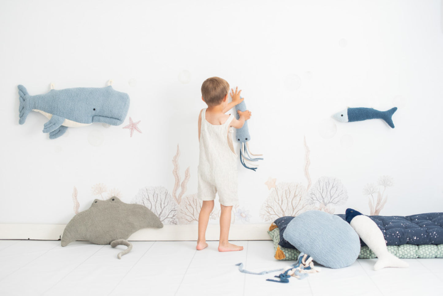 Peluche infantil de pared mantarraya gris