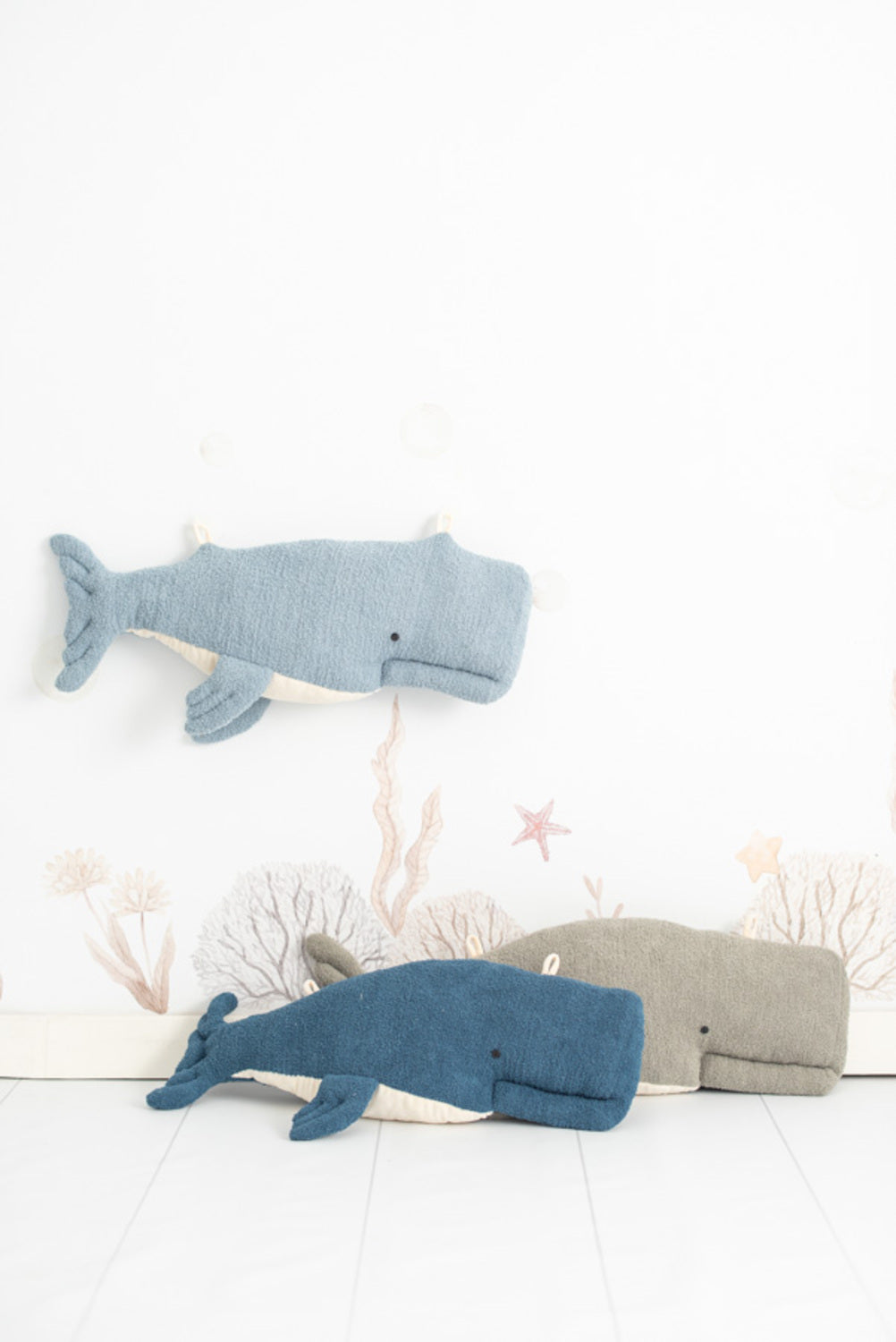 Peluche infantil de pared beluga gris