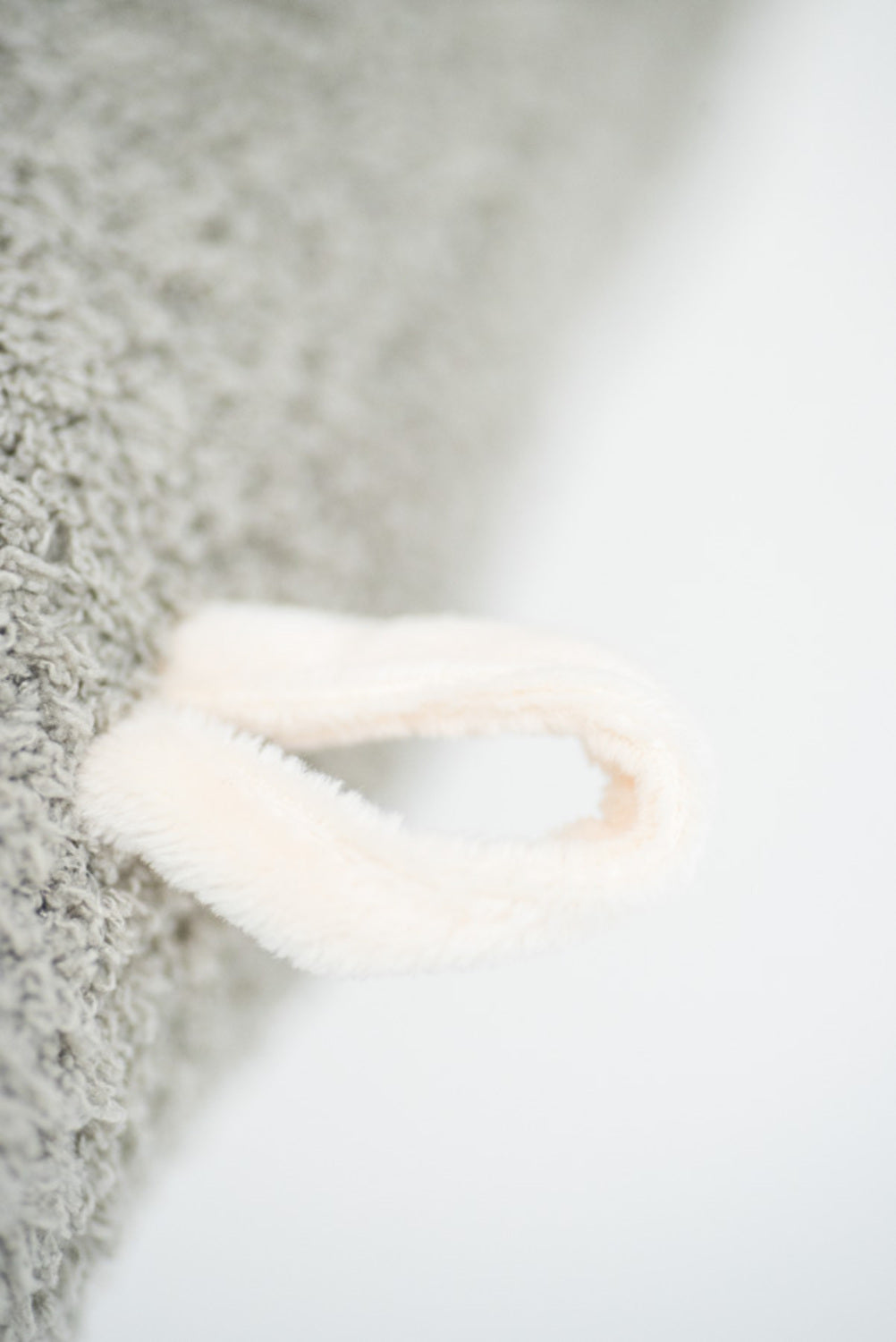 Peluche infantil de pared beluga gris