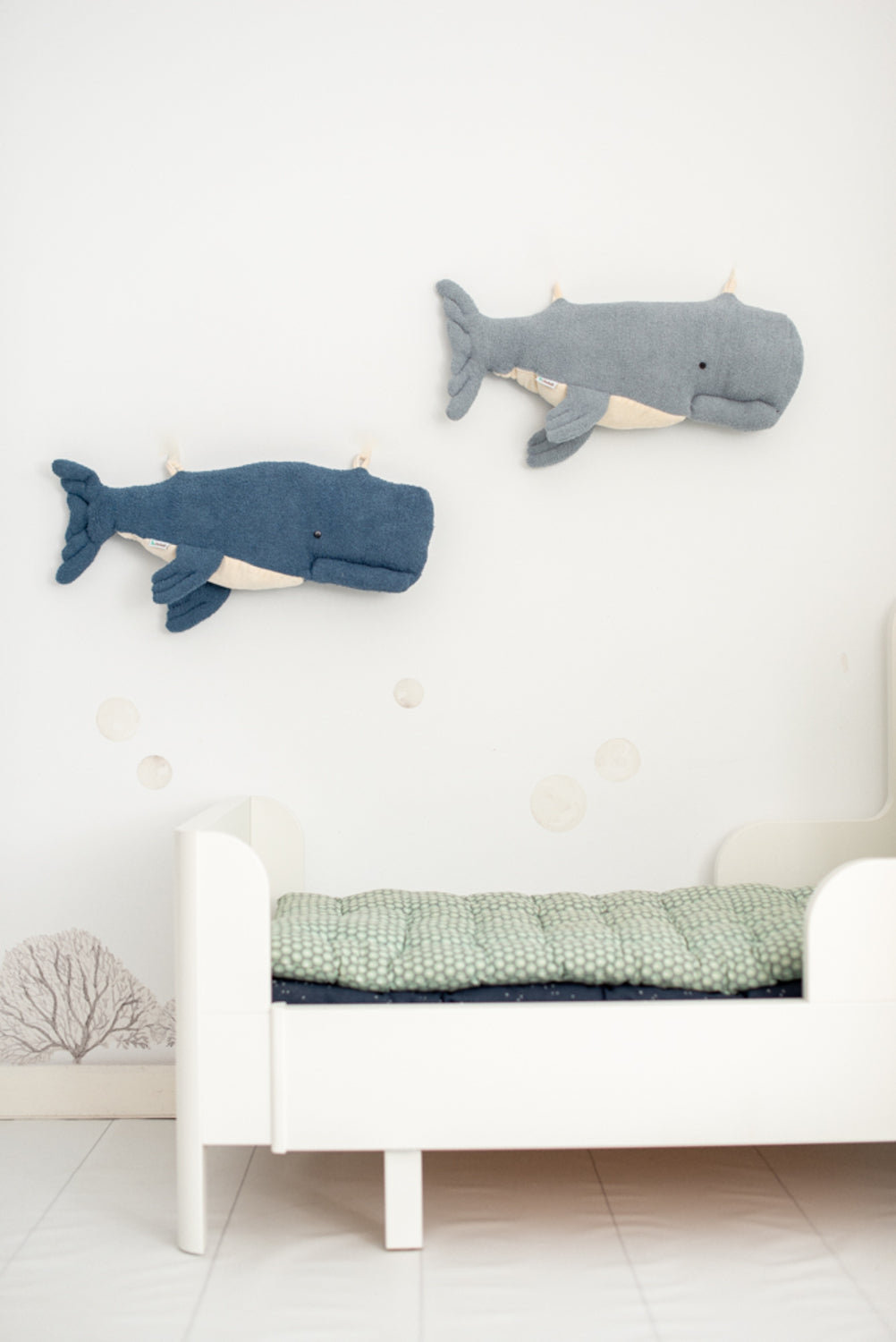 Peluche infantil de pared beluga azul claro