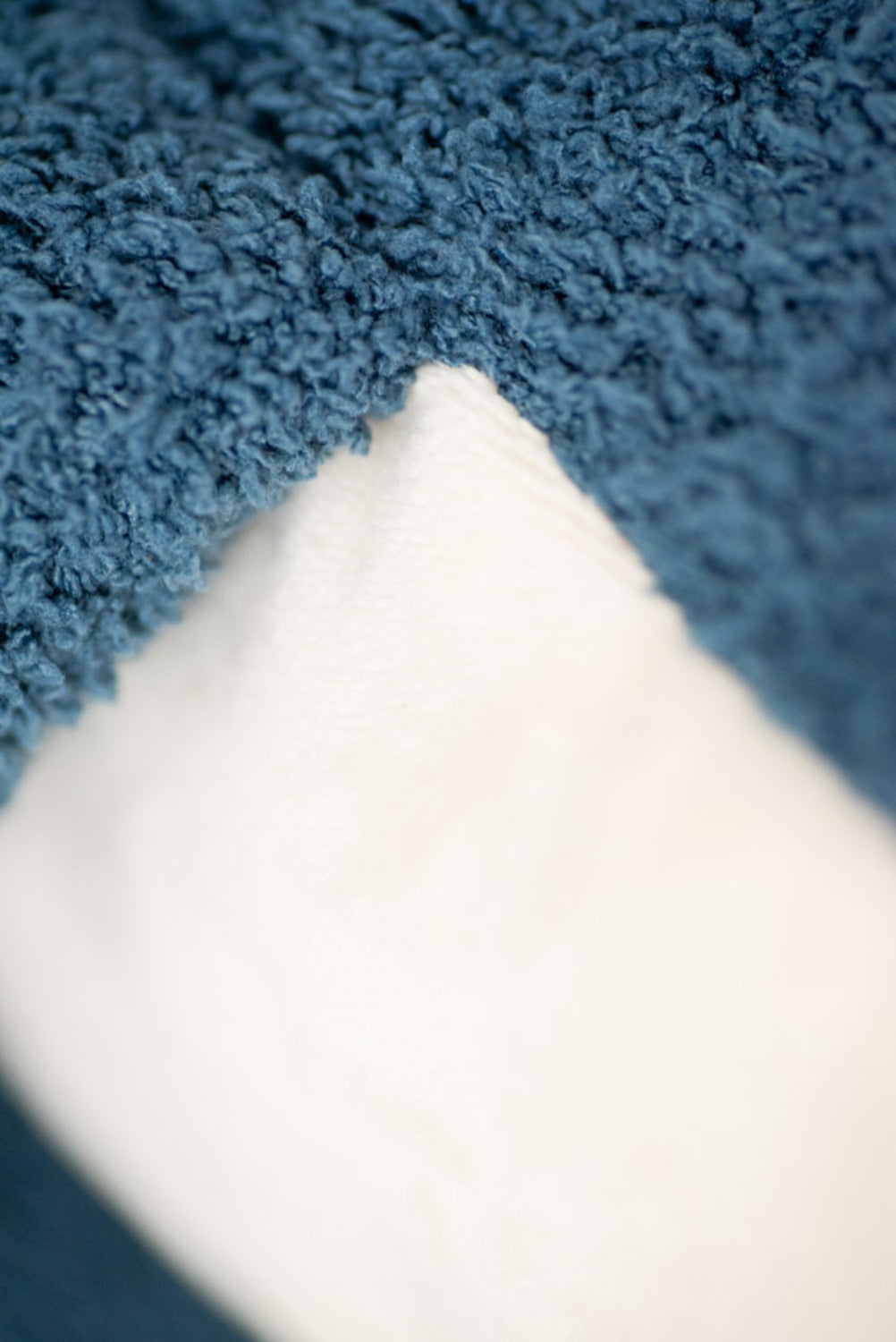 Peluche infantil de pared beluga azul oscuro