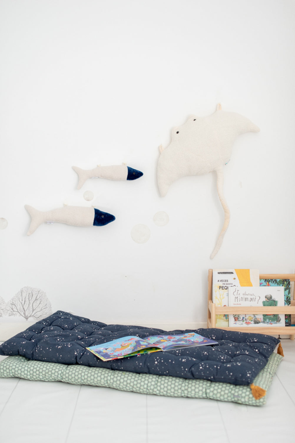 Set 2 peluches infantiles de pared formado por dos preces blancos
