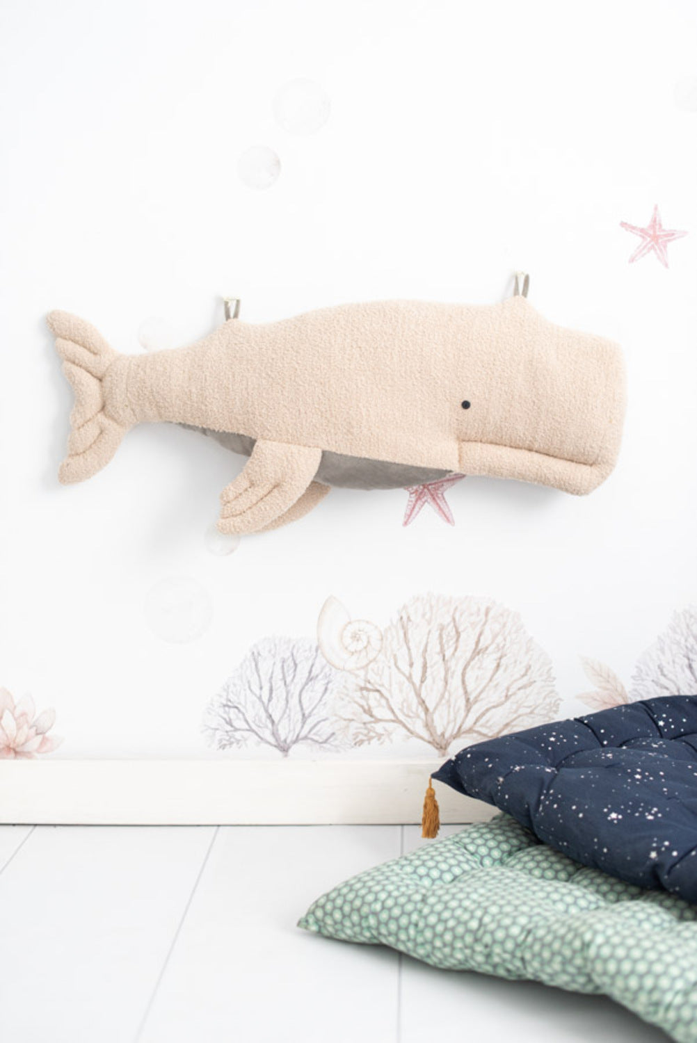 Set 2 peluches infantiles de pared formado por beluga beig y beluga azul claro