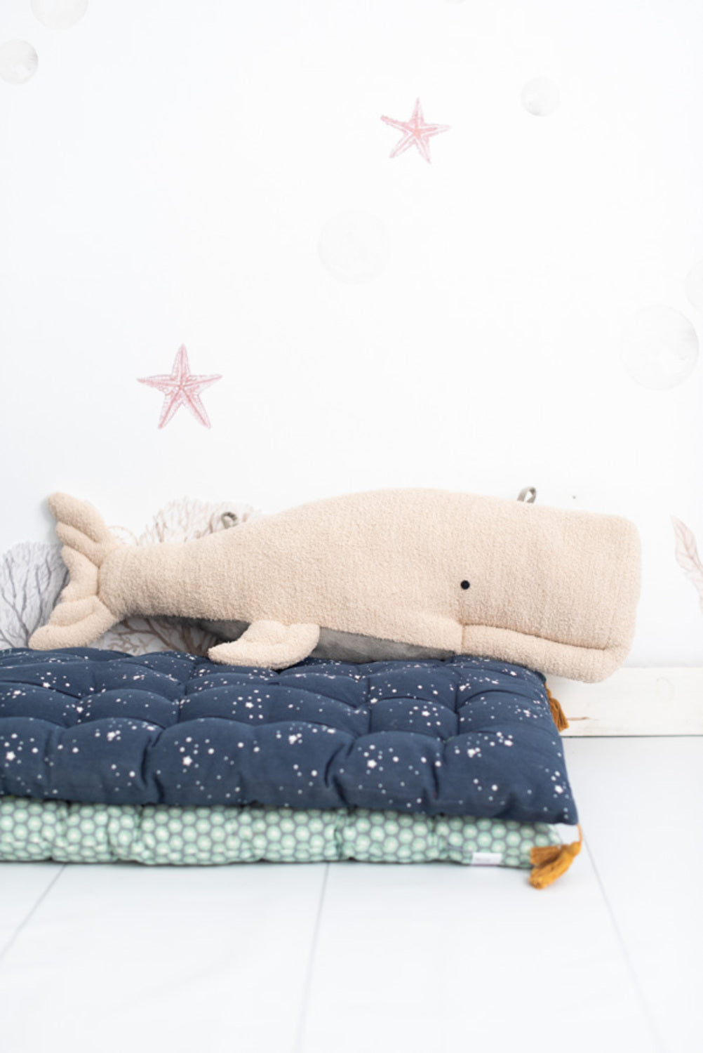Set 2 peluches infantiles de pared formado por beluga beig y beluga azul claro