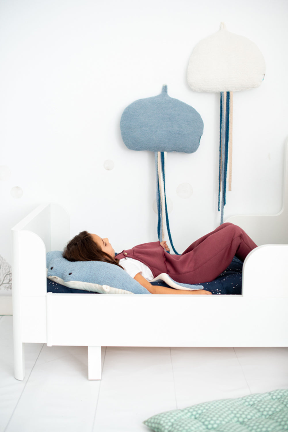 Set 3 peluches infantiles de pared formado por medusa azul: medusa blanca y mantarraya azul claro