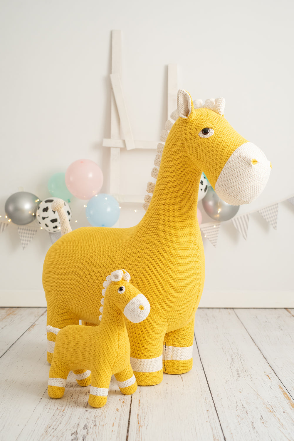 Lámina infantil familia caballos amarillos