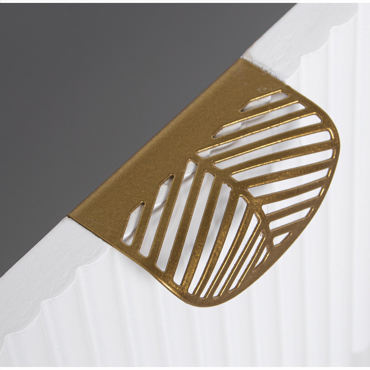 COMODA MADERA C/3 CAJONES BLAN CA/DORADA