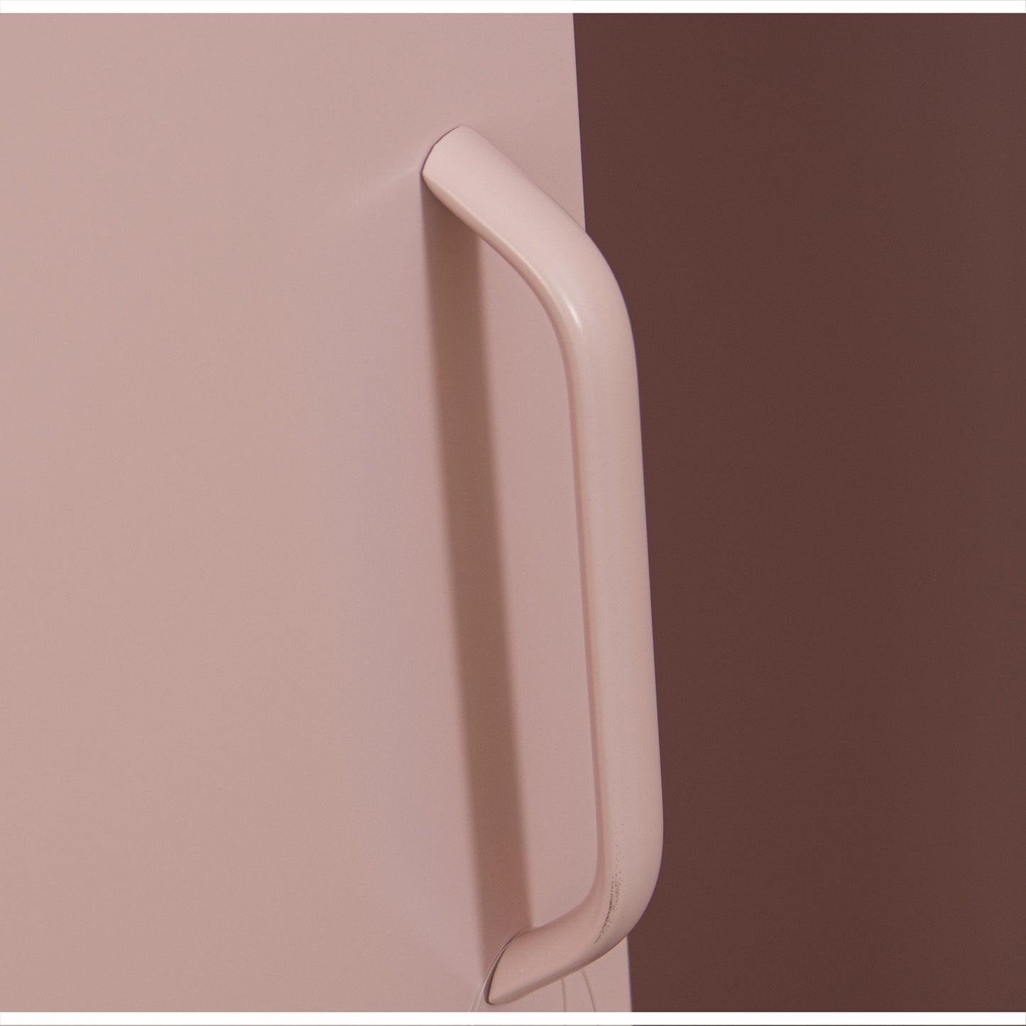 ARMARIO METAL 2 PUERTAS ROSA: REQUIERE MONTAJE