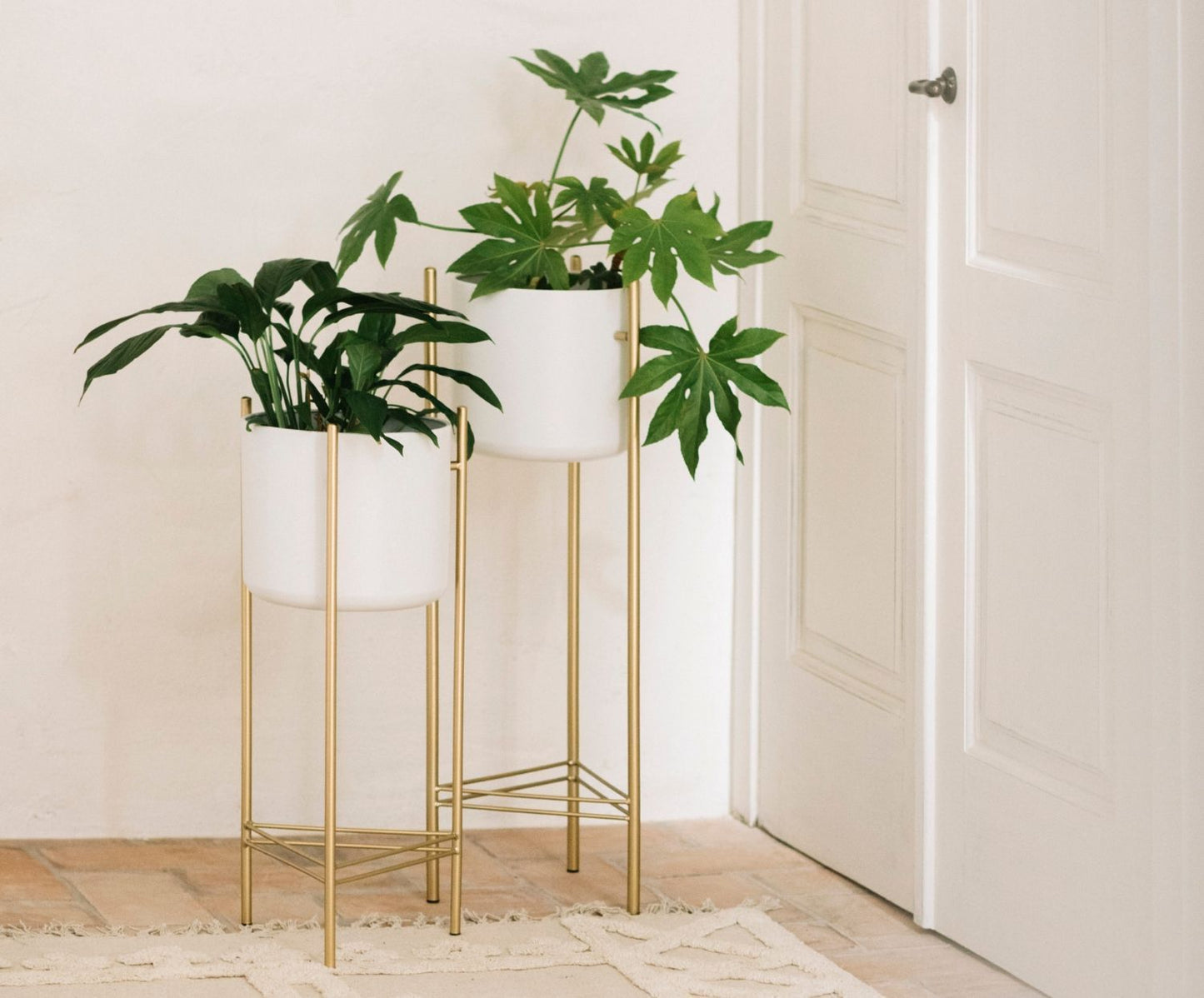 MACETERO METAL BL.-DORADO 28X28X80