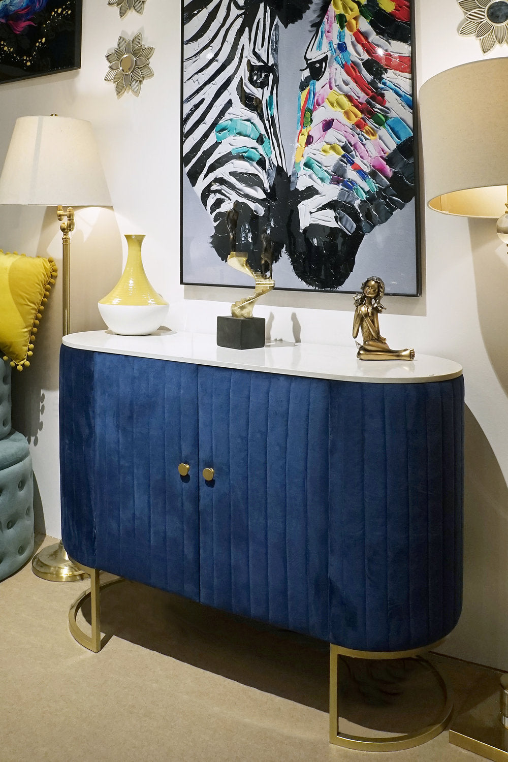 FIGURA RESINA 14X14X41:5 ESCALERA PERSONAS DORADO