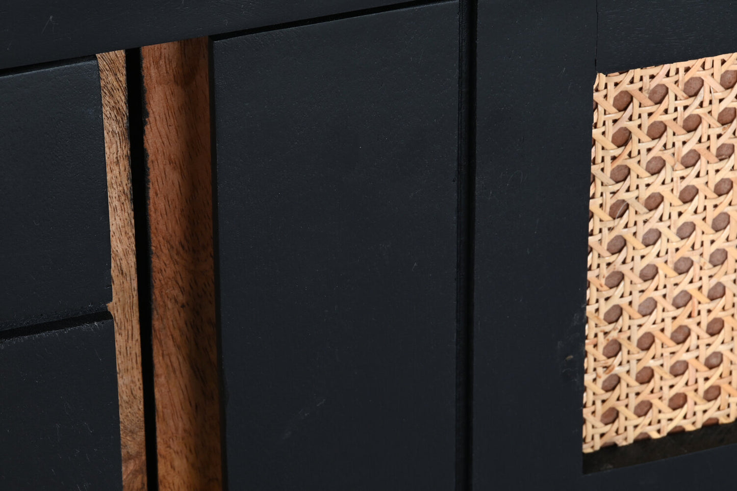 MUEBLE TV MANGO RATAN 145:5X40:5X60 NEGRO