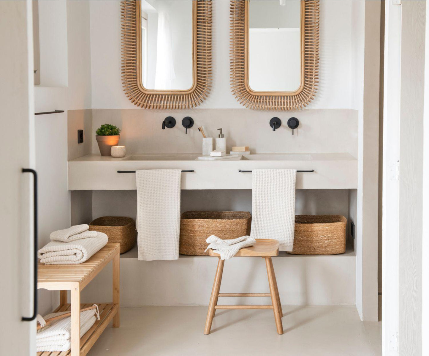 TABURETE ROBLE 42X32X45CM