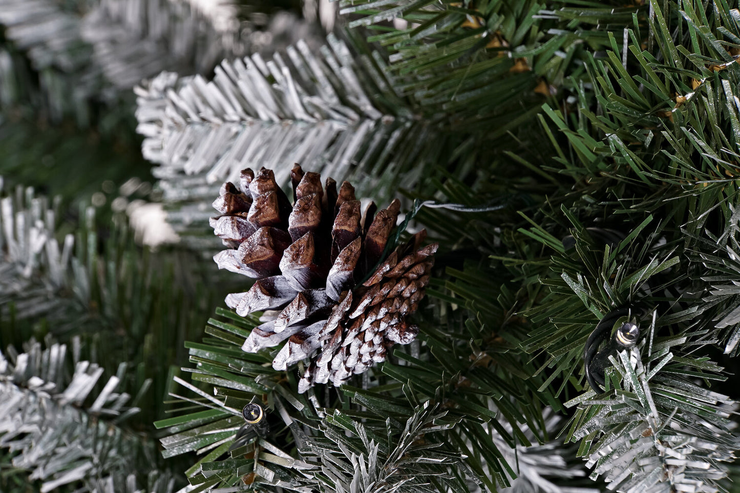 ARBOL LED PVC 125X125X210 1242RAMA PIòAS MUERDAGO