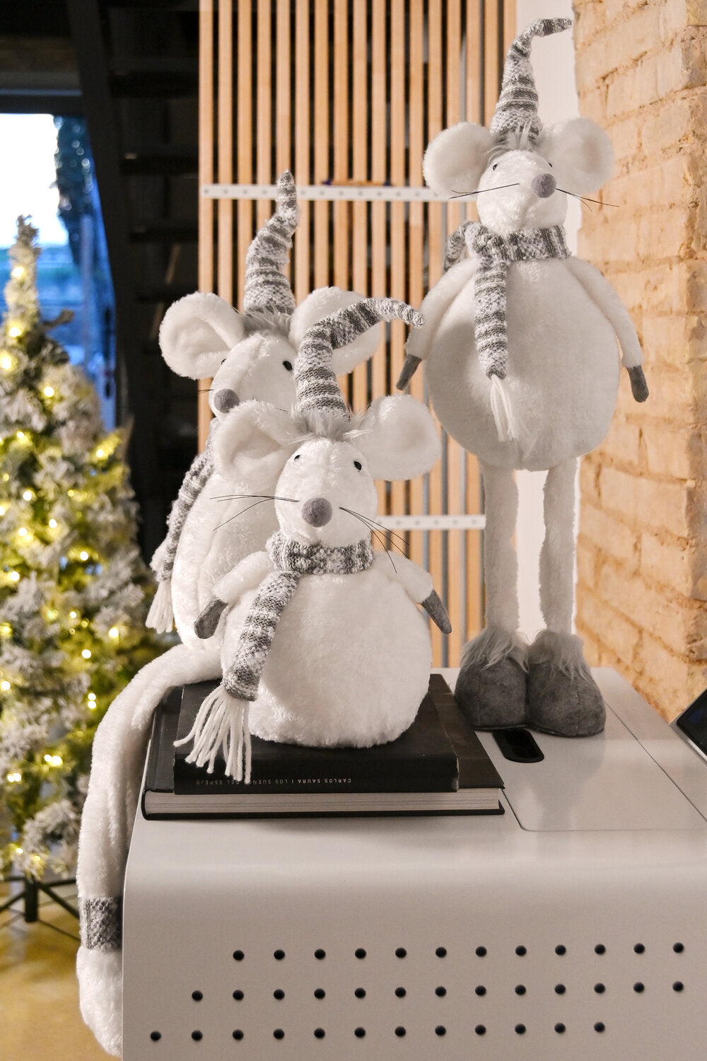 FIGURA POLIESTER 20X17X75 RATON BLANCO