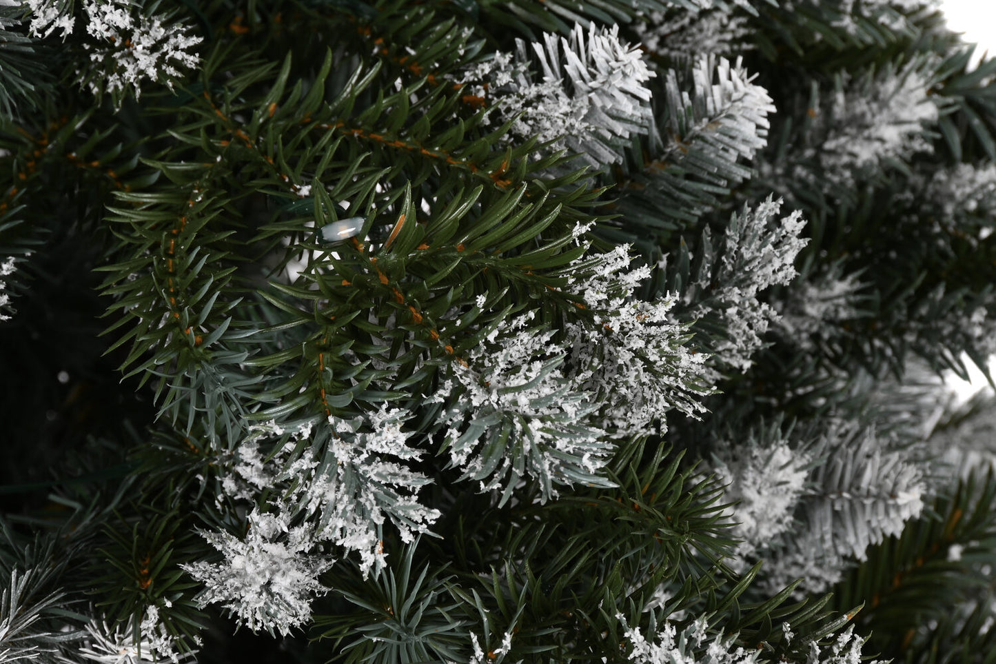 ARBOL LED PE 110X110X150 220L 561 RAMAS NEVADO
