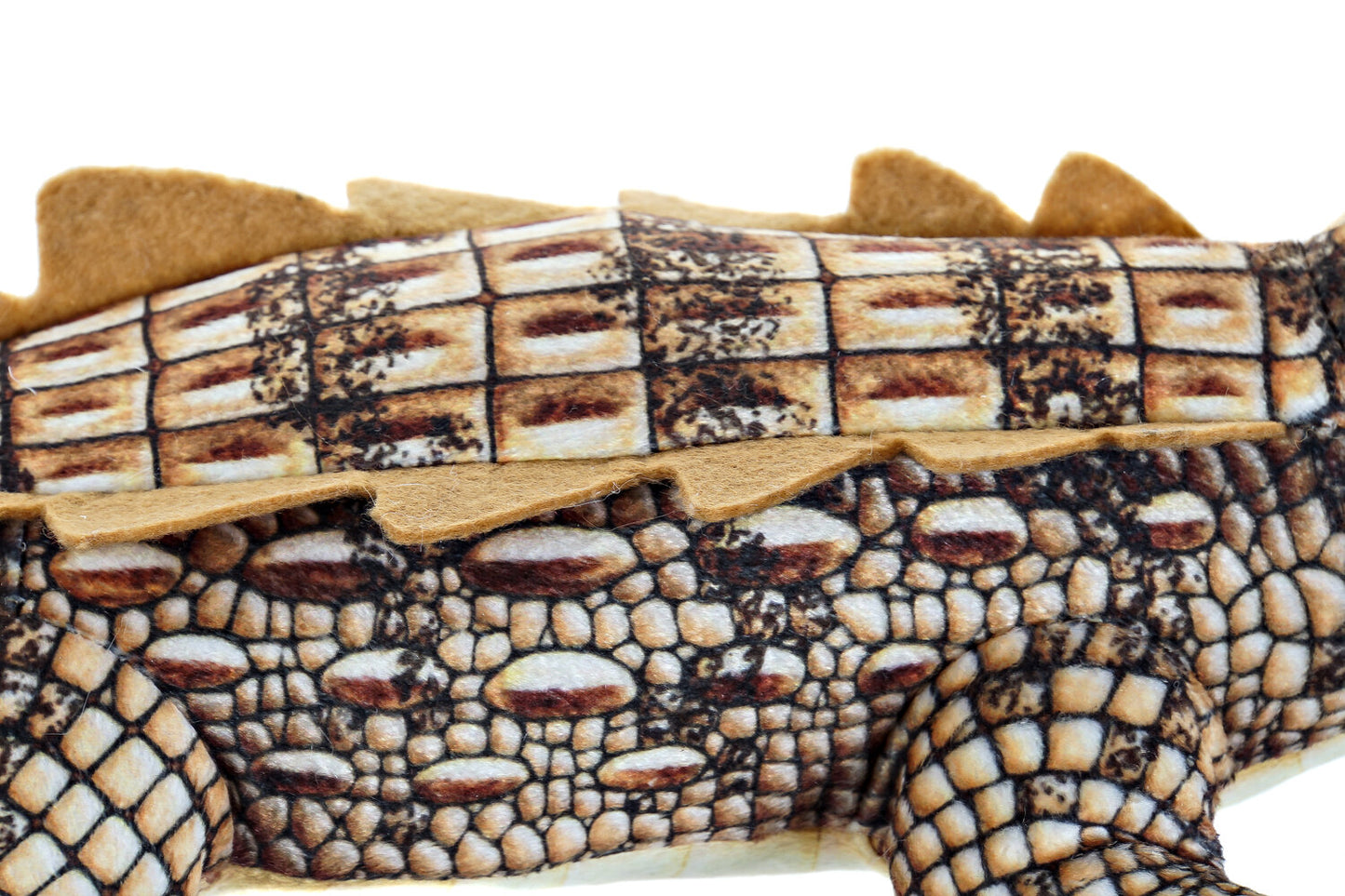 PELUCHE POLIESTER 46X22X8 COCODRILO MARRON