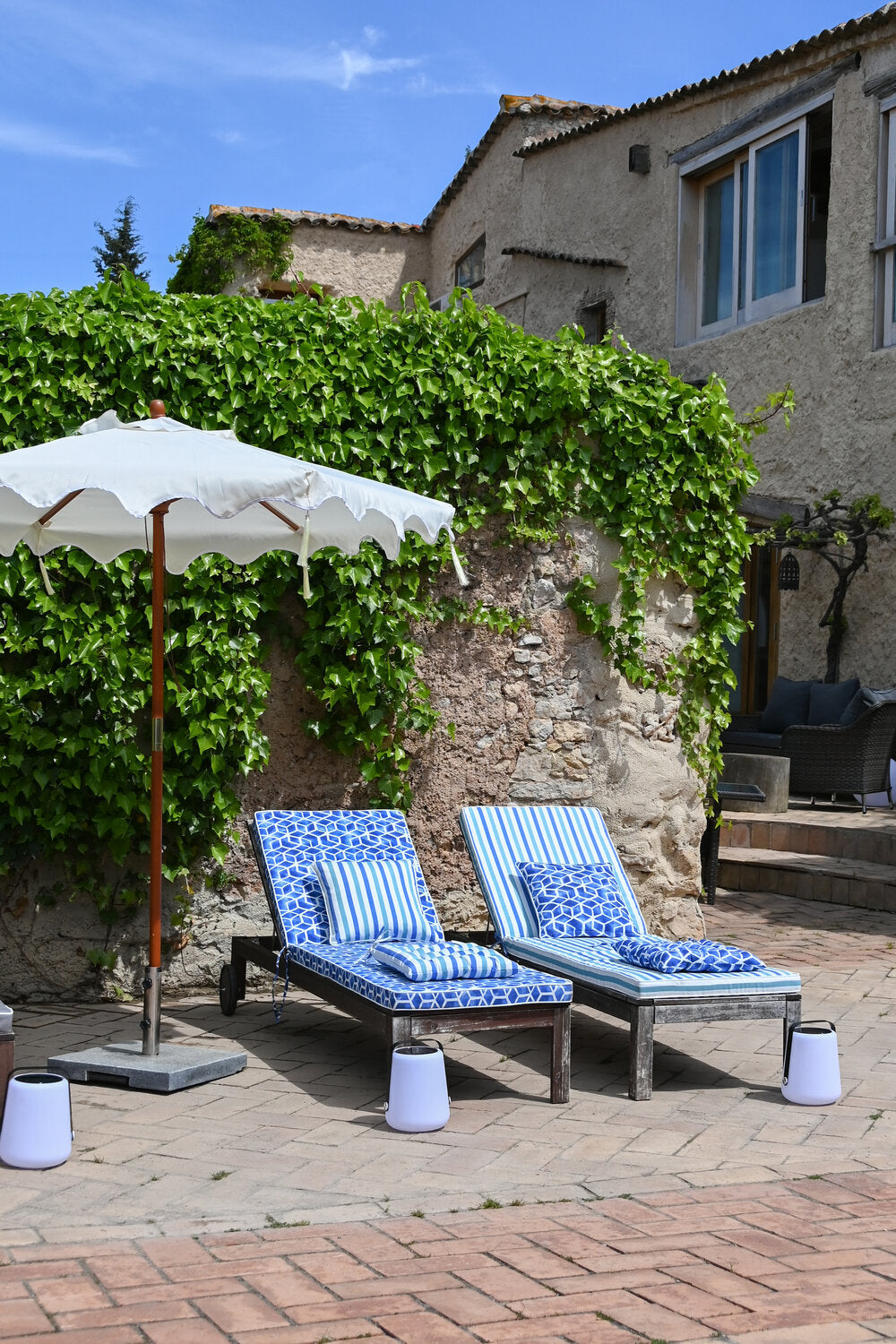 COJIN POLIESTER 40X10X40 0:500 KG G EXTERIOR