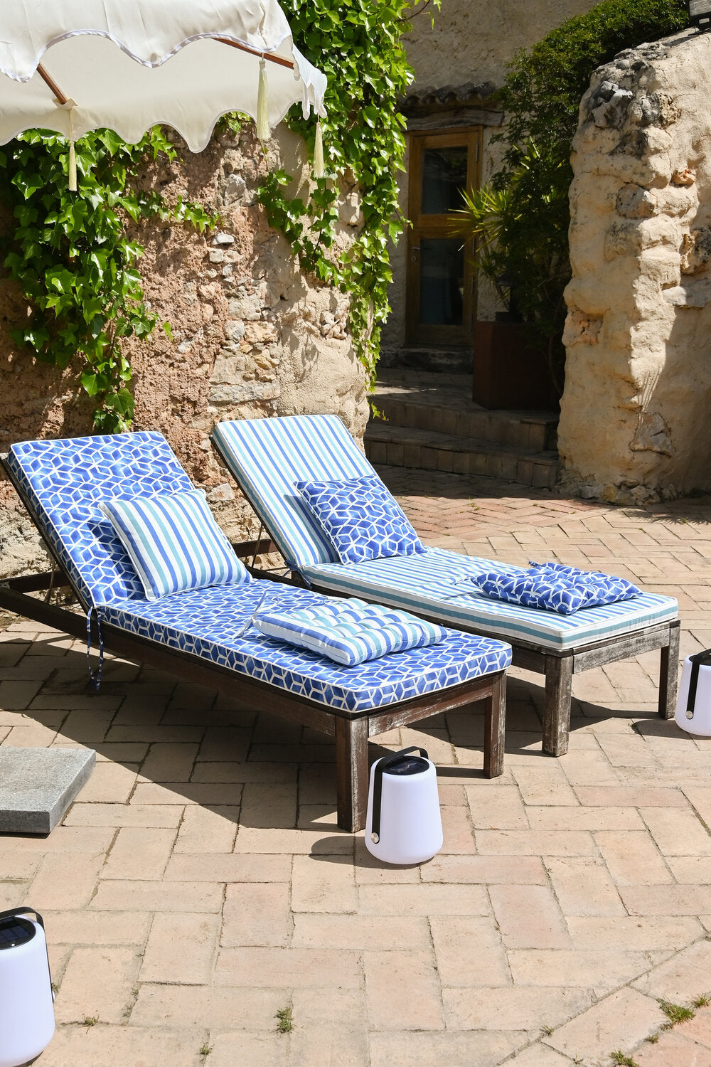 COJIN SILLA POLIESTER 40X40X7 0:430 KG G EXTERIOR