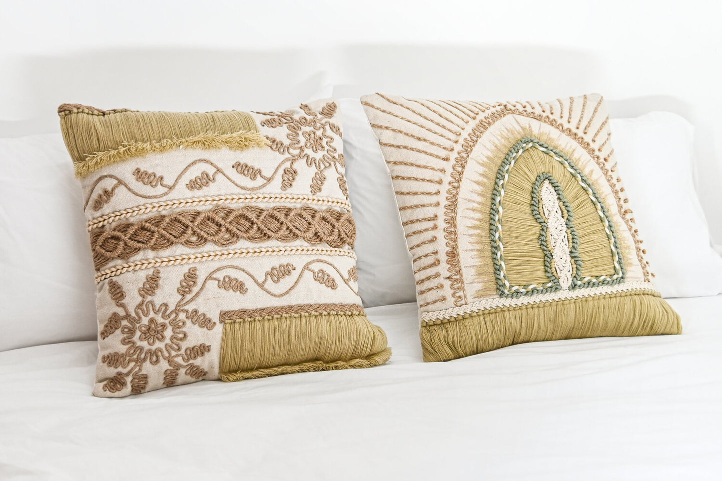 COJIN ALGODON 45X45 596 GR: BORDADO A MANO