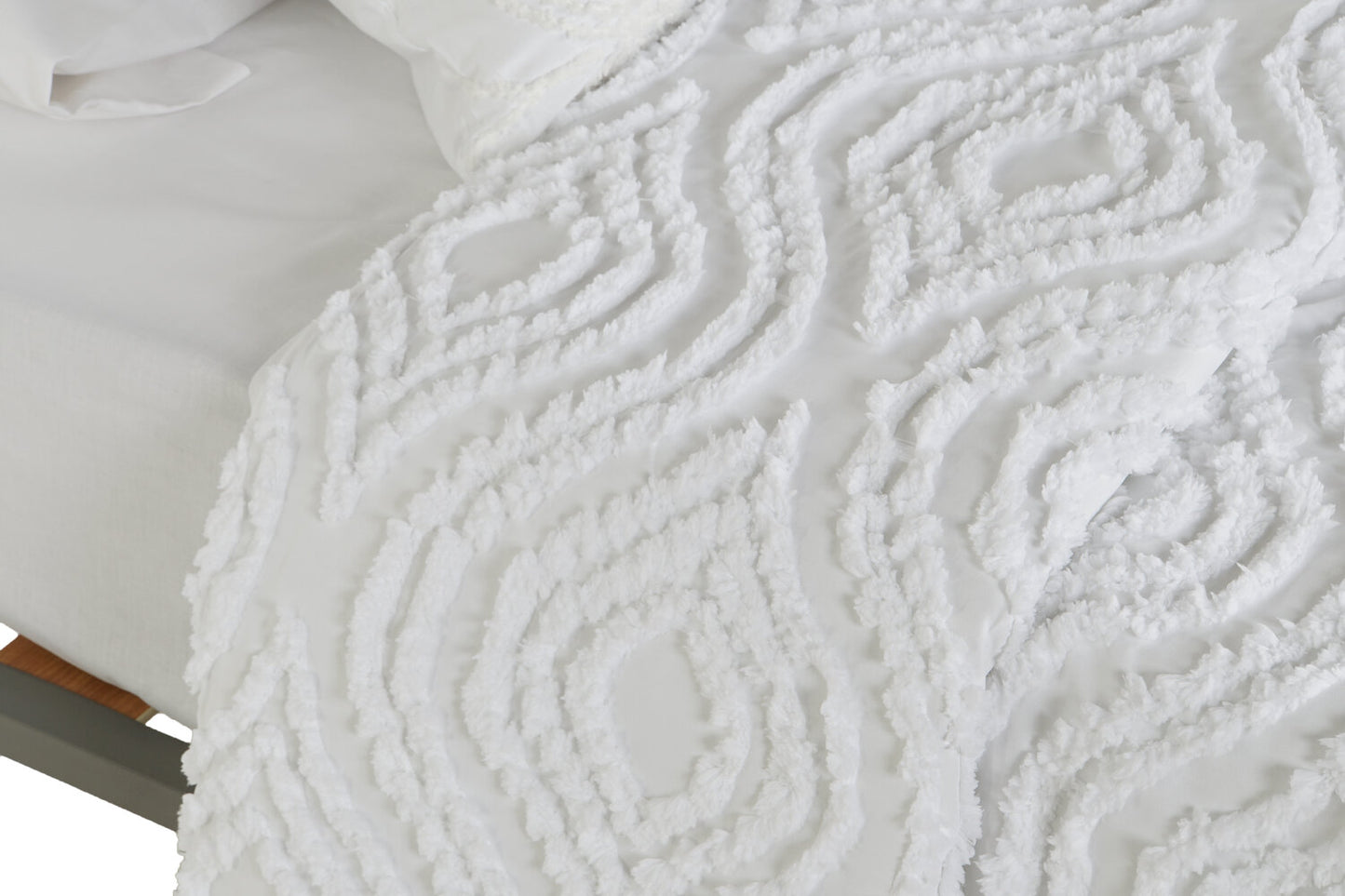 COLCHA POLIESTER 180X260 RELLENO 150 GSM. BORDADO