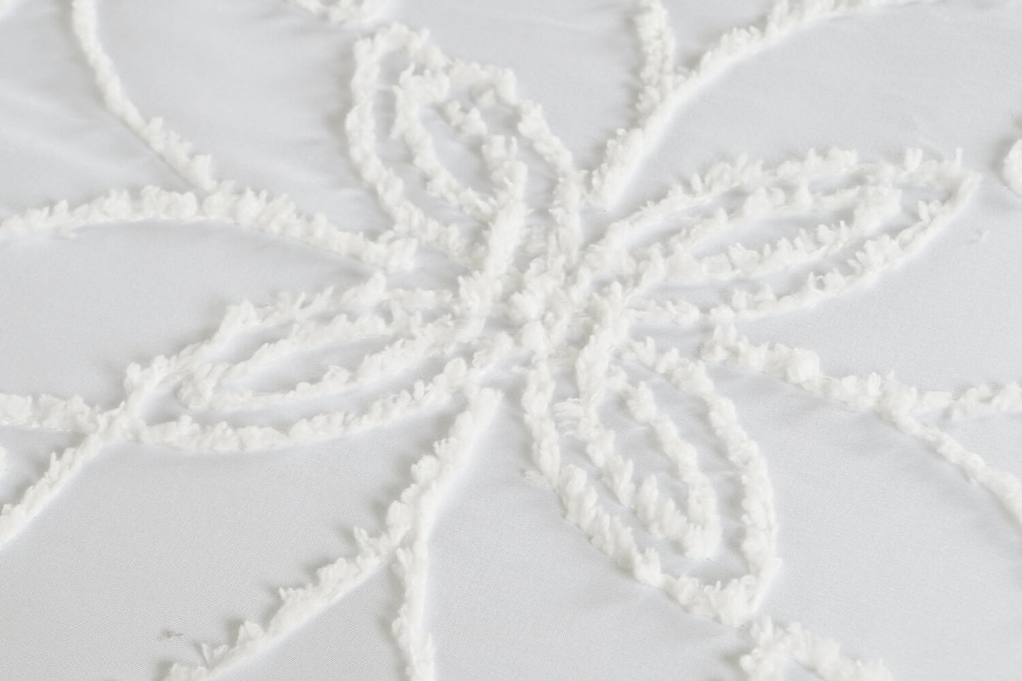 COLCHA POLIESTER 180X260 RELLENO 150 GSM. BLANCO